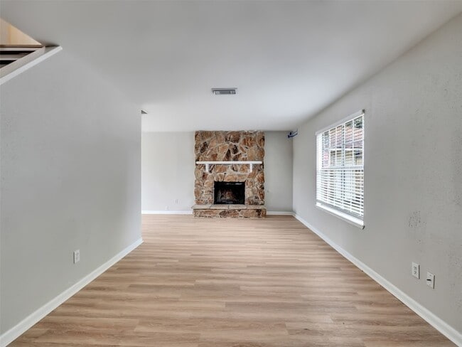 Photo - 4003 Swinden Dr