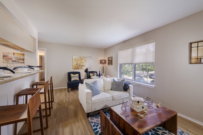 Photo - Potomac Vista Apartments