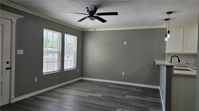 Photo - 4954 Urban St