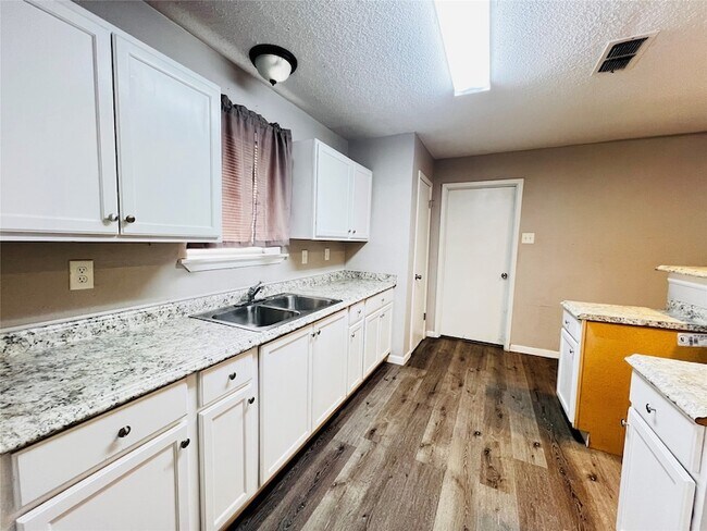 Photo - 215 Birdwell Rd