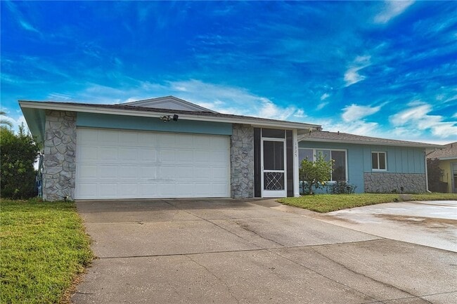 Building Photo - 1325 Cambridge Dr