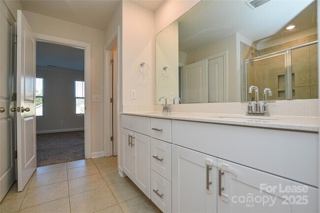 Photo - 3215 Lisburn St