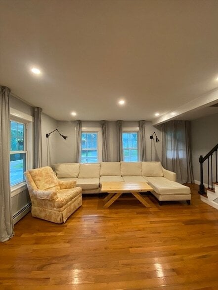 Photo - 656 Grove St