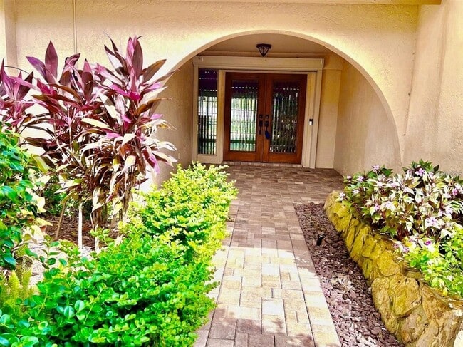 Photo - 2715 Montague Ct E