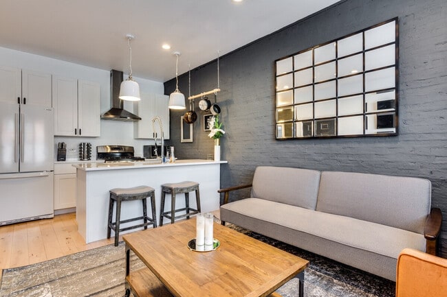 Photo - 1519 W Superior St Unit ID1255745P