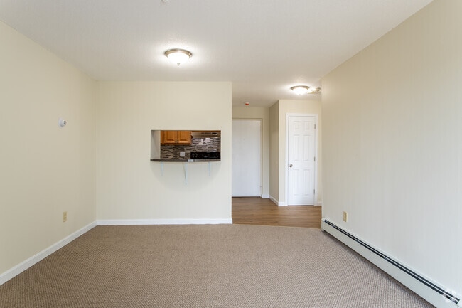 1 BR, 1BA, 625 SF - Carlyle House Apartments