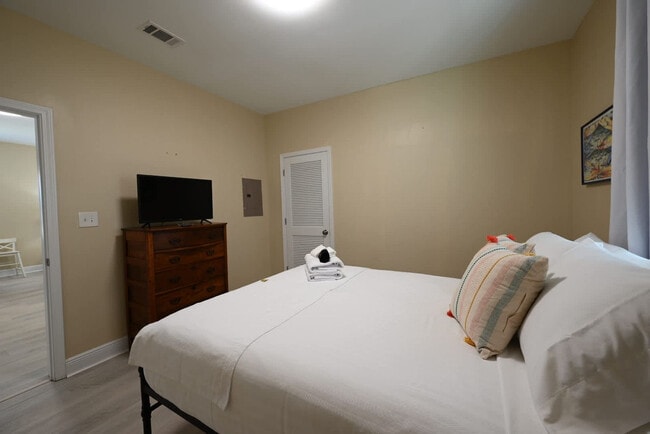 Photo - 1047 N 10th Ave Unit SI ID1585620P