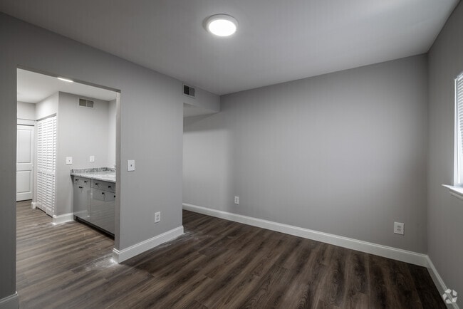 2BR, 2BA - 1,033SF - Dining Room/Kitchen - Forest Glen Apartments and Townhomes