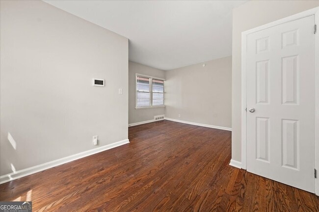 Photo - 1935 Handley Ave SW