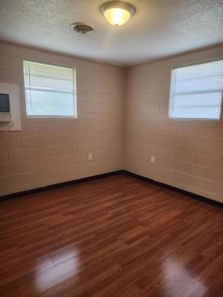 Photo - 174 Marina Dr NW
