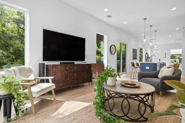 Photo - 1204 E 32nd St Unit ID1262277P