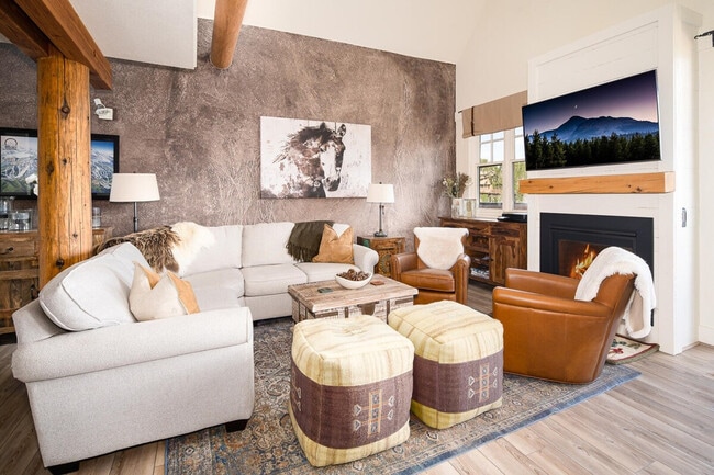 Building Photo - c4 Saddle Ridge Rd Unit ID1255719P