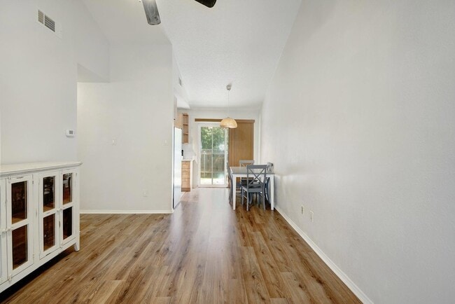 Photo - 1015 E Yager Ln Unit 88