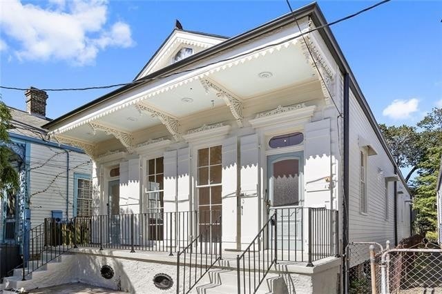 Building Photo - 1917 Dauphine St