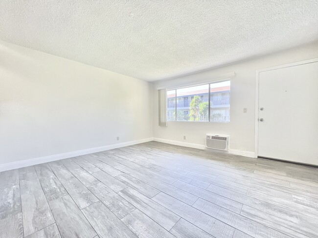 Photo - Lexington Courtyard