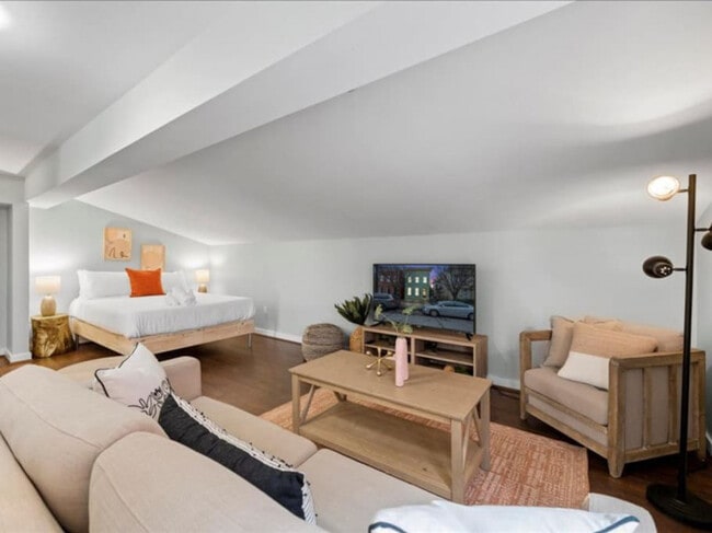 Building Photo - 835 Dayton St Unit ID1056104P