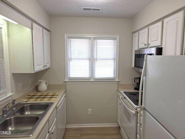 Photo - 2811 Edridge Ct Unit 202