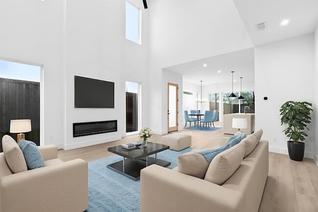 Photo - 2814 Guymon St