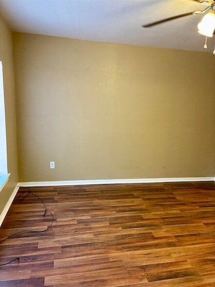 Photo - 800 Vanderveer