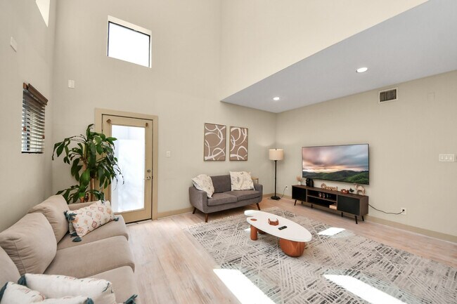 Photo - 4510B Inker St Unit SI ID1583918P