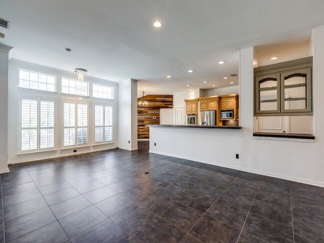 Photo - 4684 Old Pond Dr