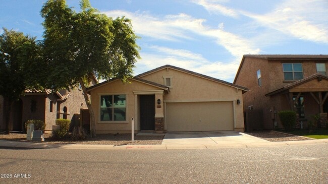 Building Photo - 2421 S 103rd Dr