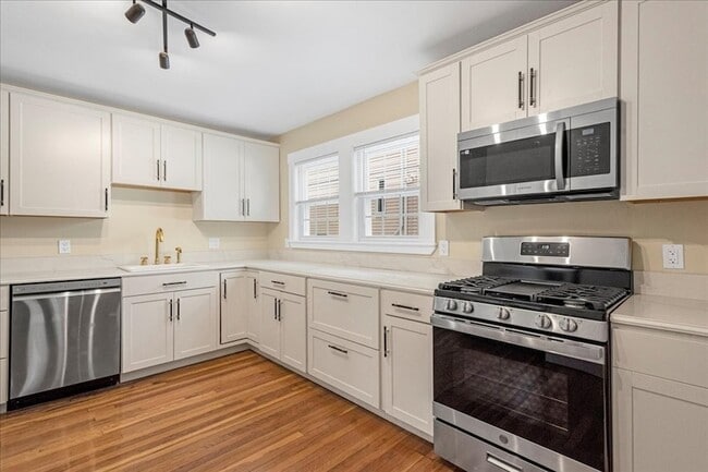 Building Photo - 51 Roslin St Unit 1