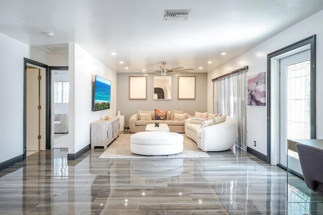 Photo - 2531 NE 47th St