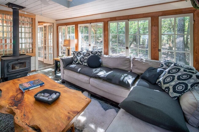 Building Photo - 1939 Crawford Dairy Rd Unit ID1051221P