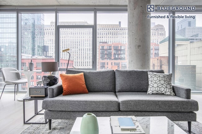 Photo - 311 W Illinois St Unit FL6-ID150