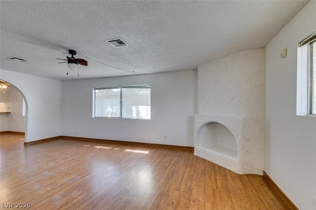 Photo - 427 S Tonopah Dr