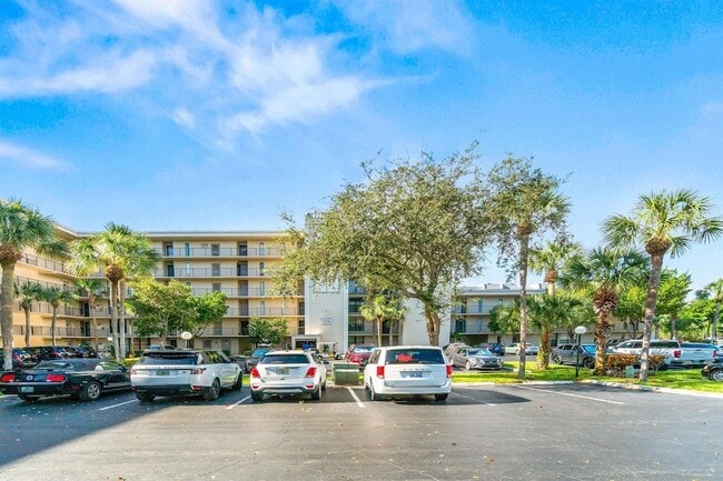 Building Photo - 15 Royal Palm Way Unit 6040