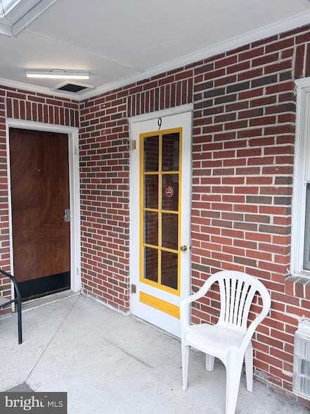 Building Photo - 268 Wilkes St Unit 9