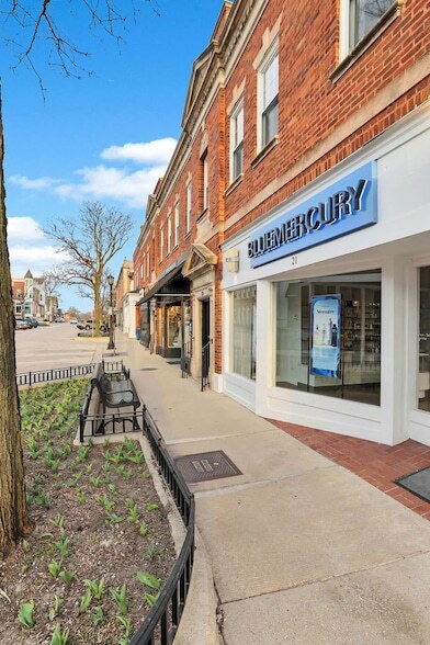 Photo - 19 E 1st St