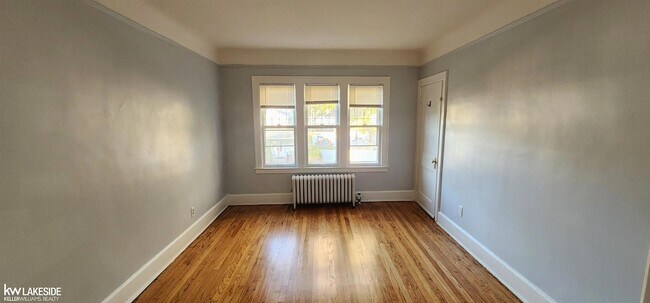 Photo - 914 Beaconsfield Ave Unit 4