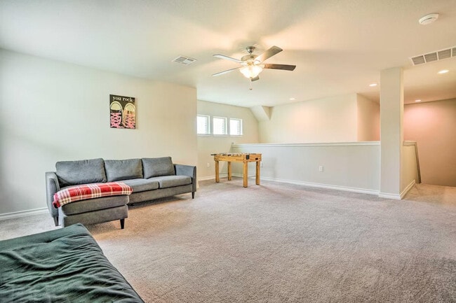 Building Photo - 5603 Chestnut Xing Unit SI ID1385902P