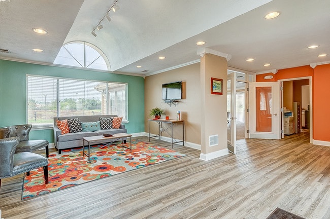 Photo - Cross Creek Apartments