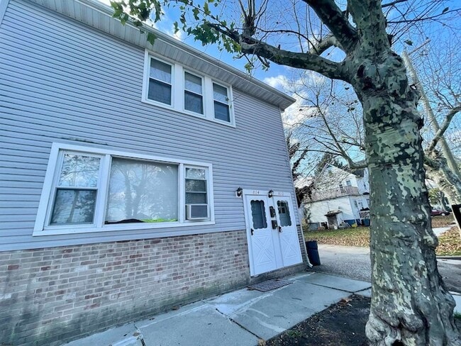 Photo - 814 Buerger St