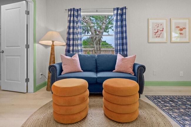 Building Photo - 7957 CottonWoode Dr Unit ID1313986P