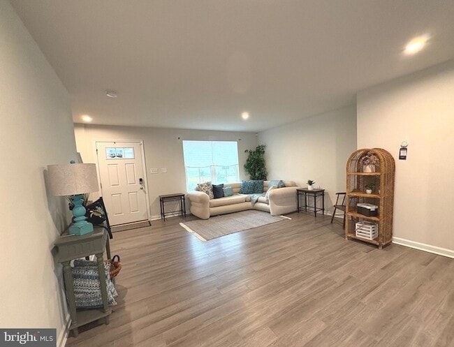 Photo - 27003 Greenleaf Dr