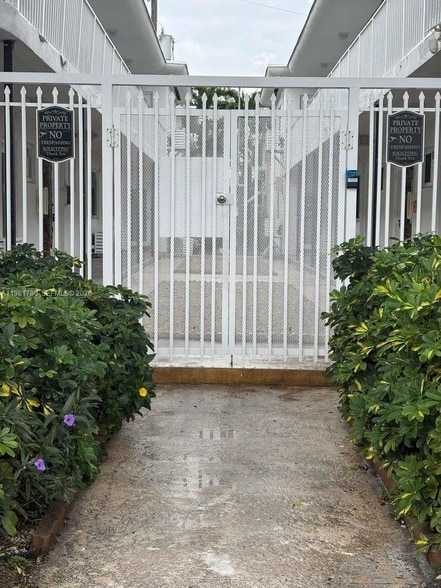 Building Photo - 6890 Abbott Ave Unit 3A