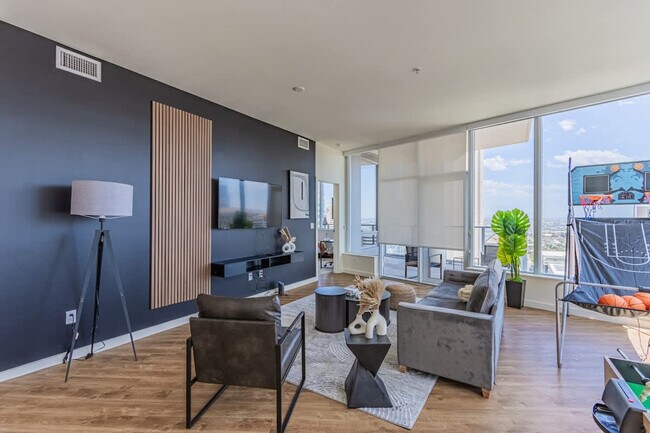 Building Photo - 44 W Monroe St Unit ID1263166P