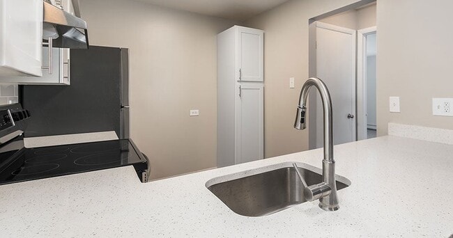 Photo - Lakeside at Wheaton Apartments