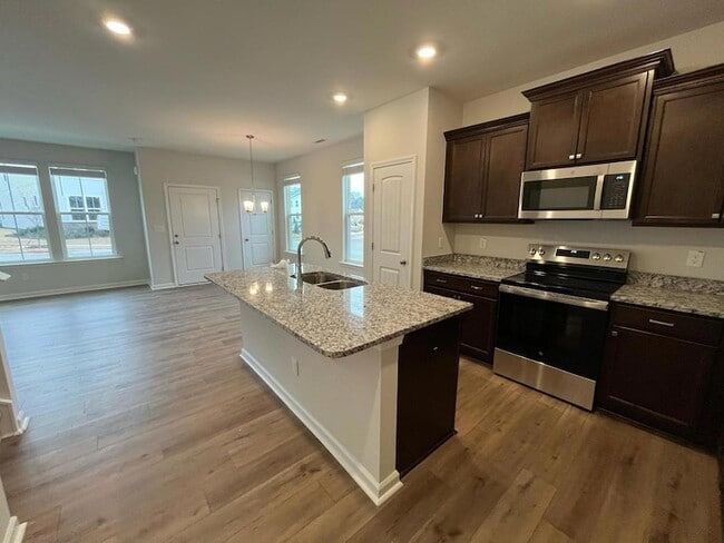 Photo - 183 Chesapeake Cmns St