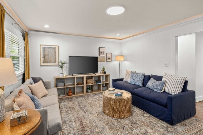 Building Photo - 305 NW H St Unit ID1241296P