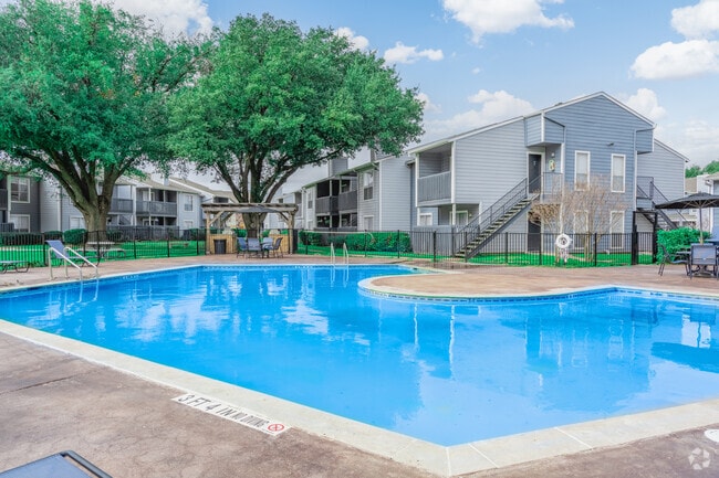 Swimming Pool - Indian Run Apartments