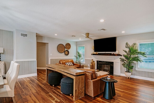 Building Photo - 134 Sinclair St Unit ID1268404P