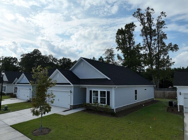 Photo - 1040 Moen Lp