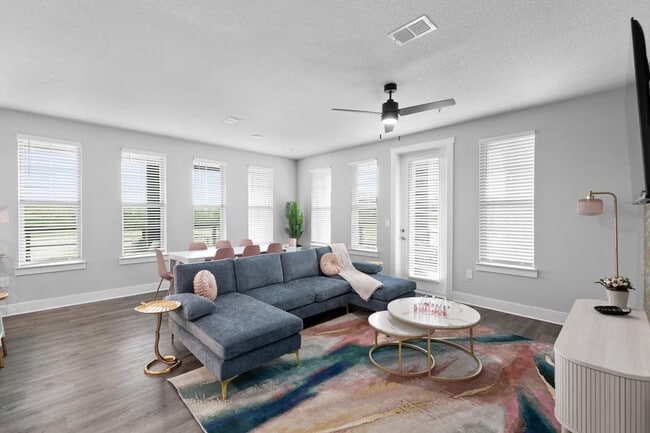 Building Photo - 11830 Buckfield Cir Unit ID1290650P