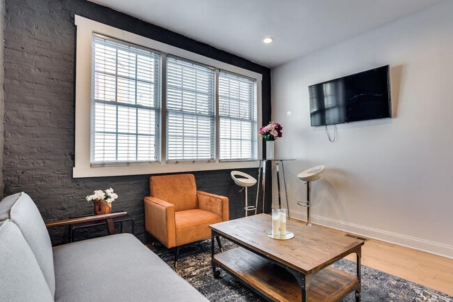 Building Photo - 1519 W Superior St Unit ID1255745P